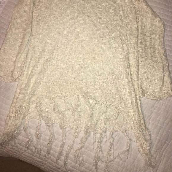 Oversized White Sweater w knotting on the bottom - Picture 2 of 2